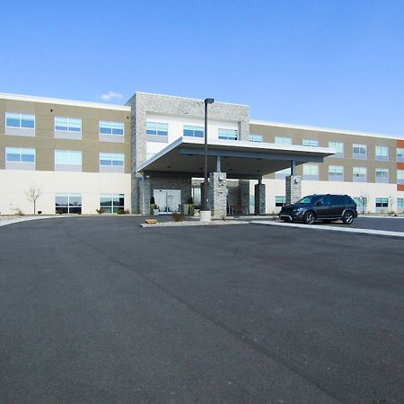 Holiday Inn Express & Suites Coldwater By Ihg Exterior photo