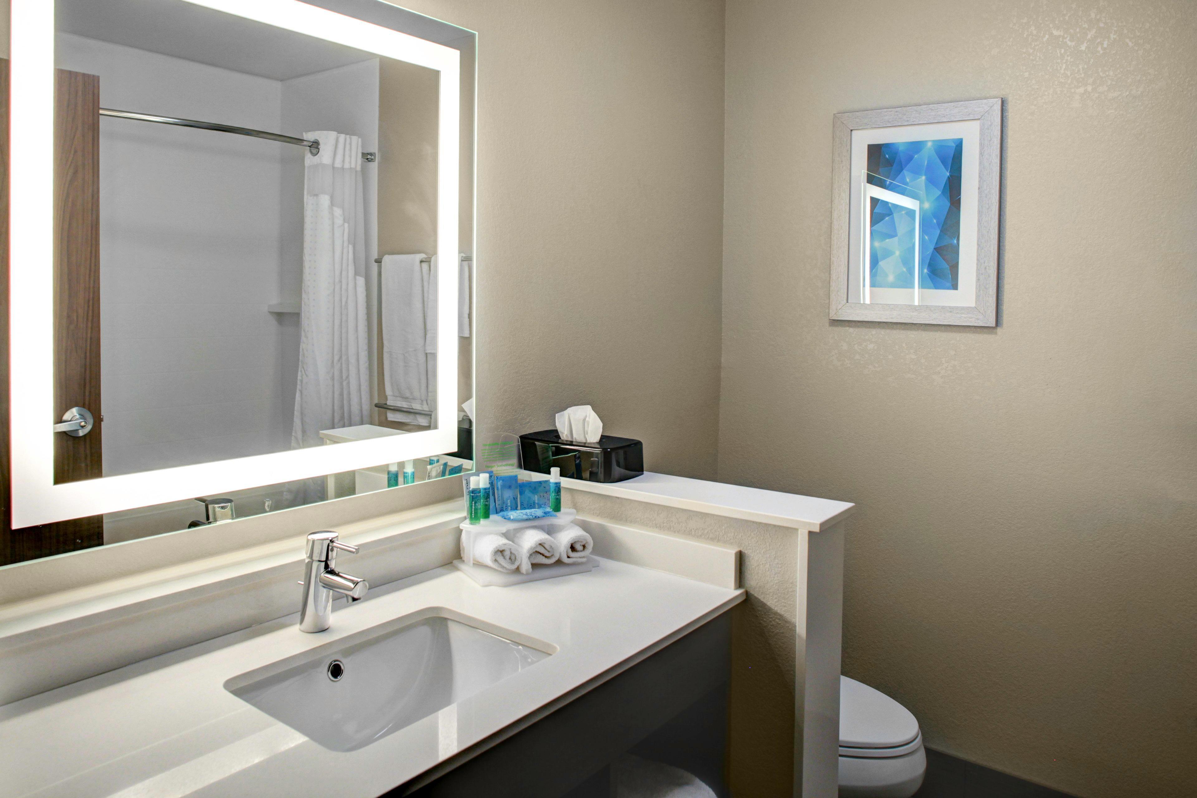 Holiday Inn Express & Suites Coldwater By Ihg Exterior photo