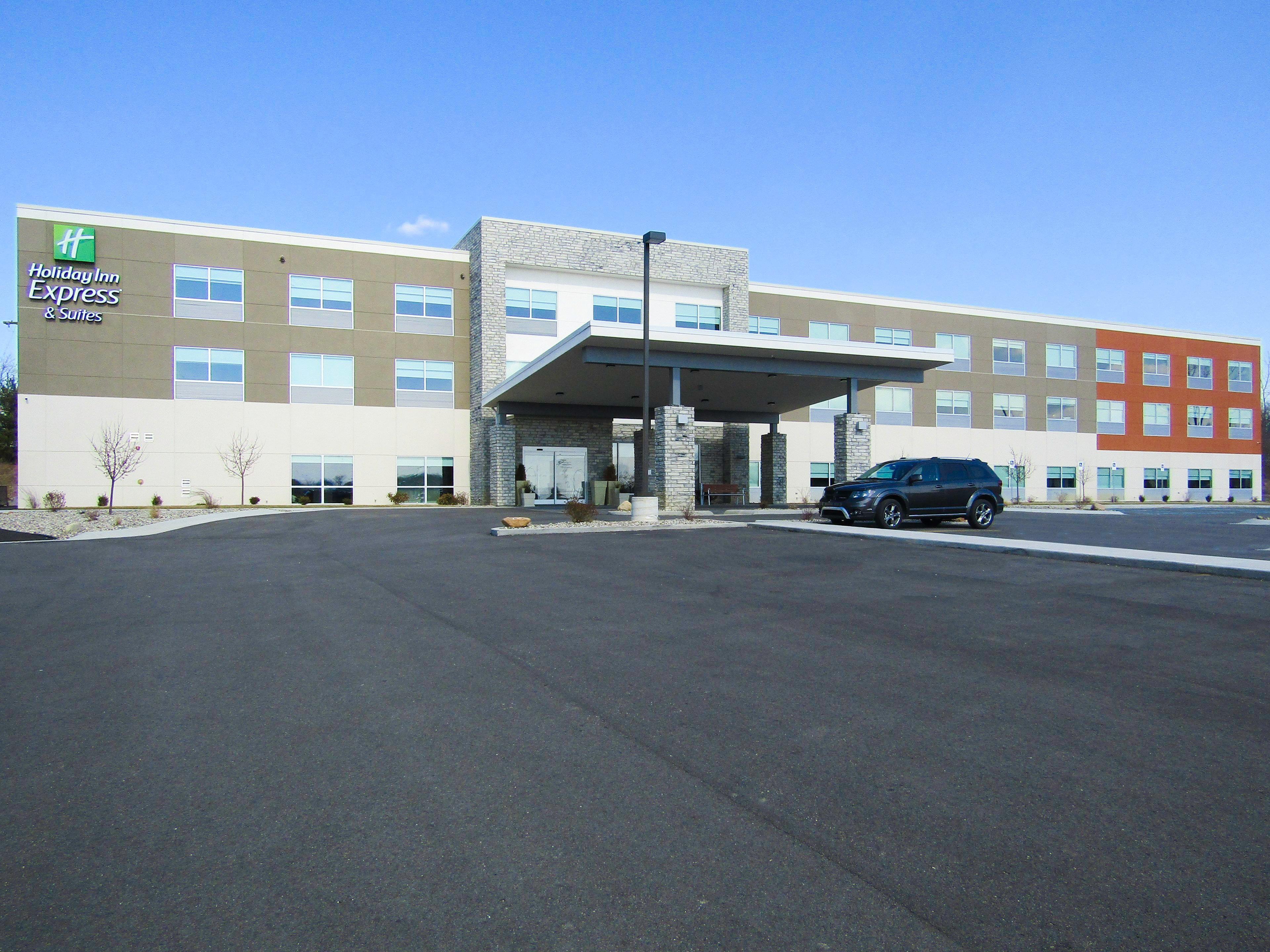 Holiday Inn Express & Suites Coldwater By Ihg Exterior photo