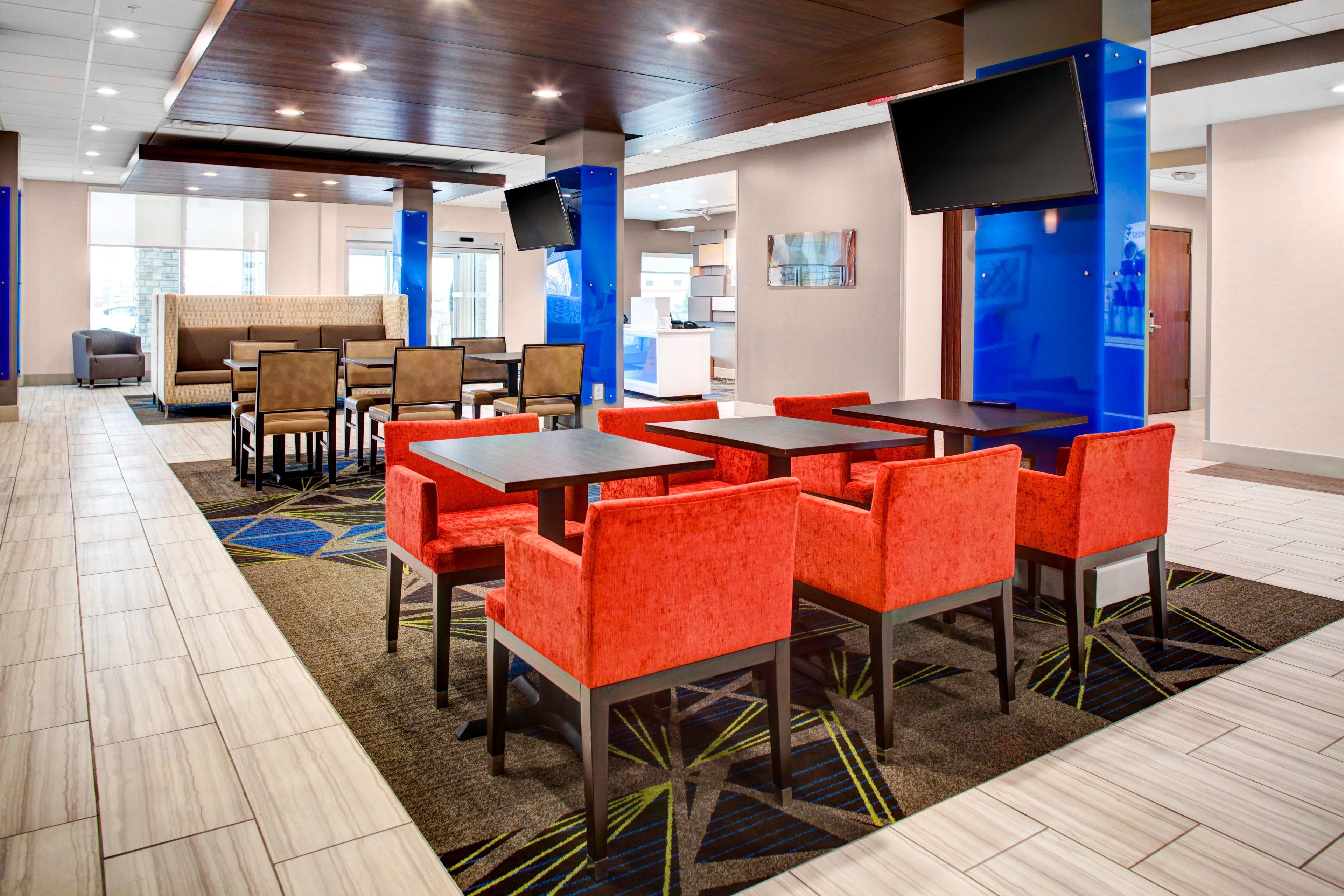 Holiday Inn Express & Suites Coldwater By Ihg Exterior photo