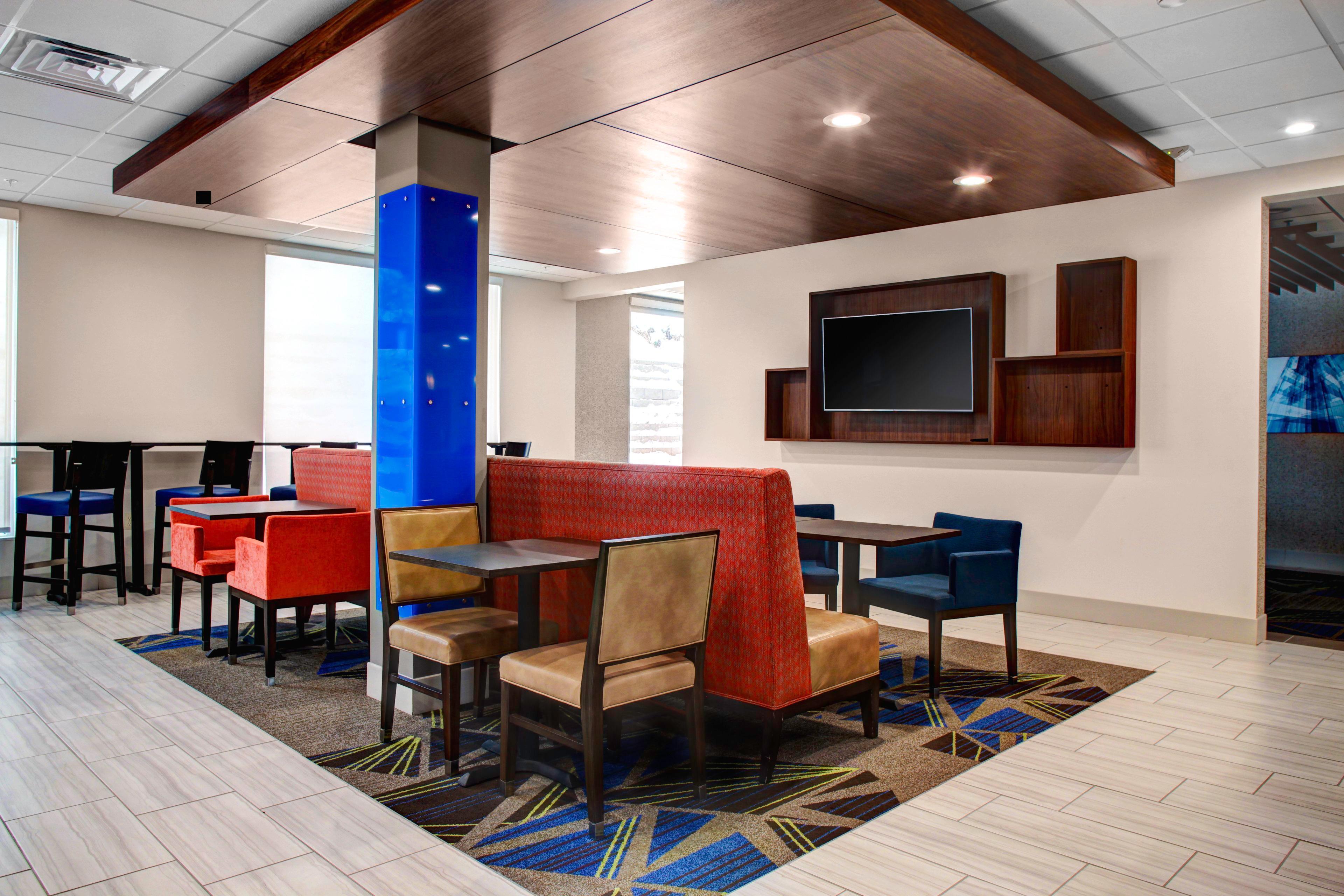 Holiday Inn Express & Suites Coldwater By Ihg Exterior photo