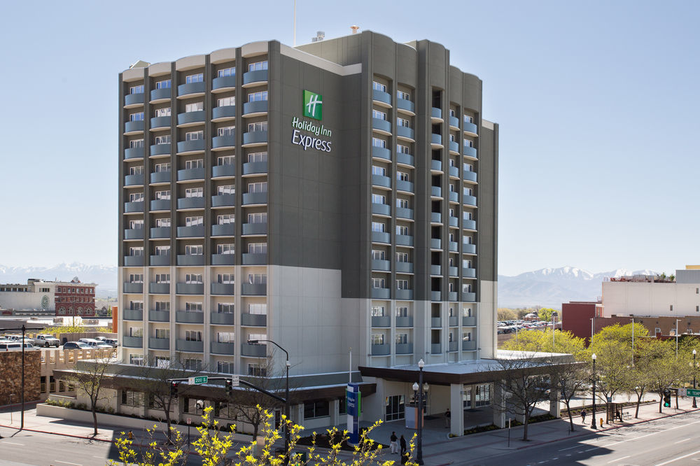 Holiday Inn Express & Suites Coldwater By Ihg Exterior photo